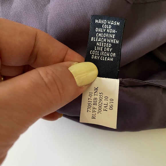 Banana Republic 100% silk purple tank top with ruffles detail women’s size M - Picture 8 of 8